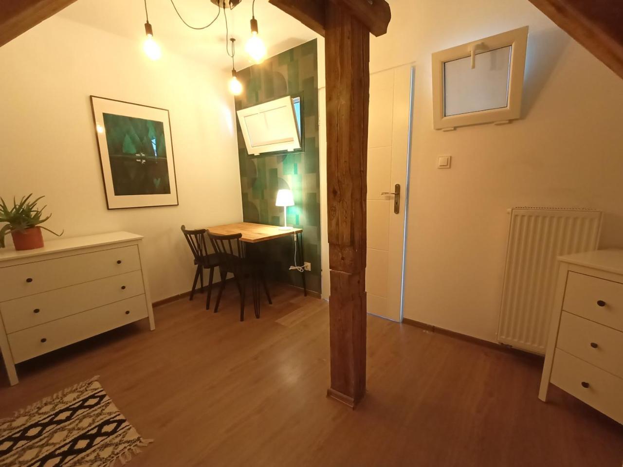 Lemuria Pokoje Hostel Chojnowska A 웨그니차 외부 사진