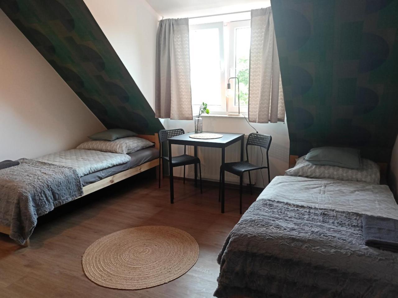 Lemuria Pokoje Hostel Chojnowska A 웨그니차 외부 사진