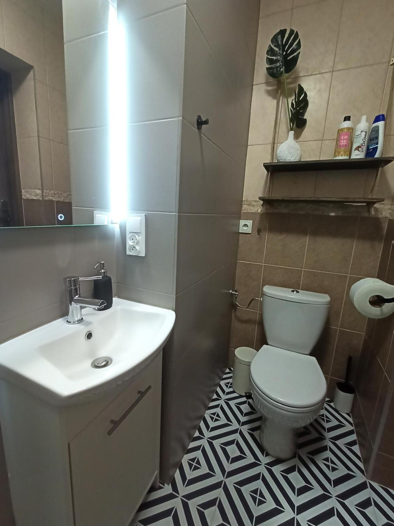 Lemuria Pokoje Hostel Chojnowska A 웨그니차 외부 사진