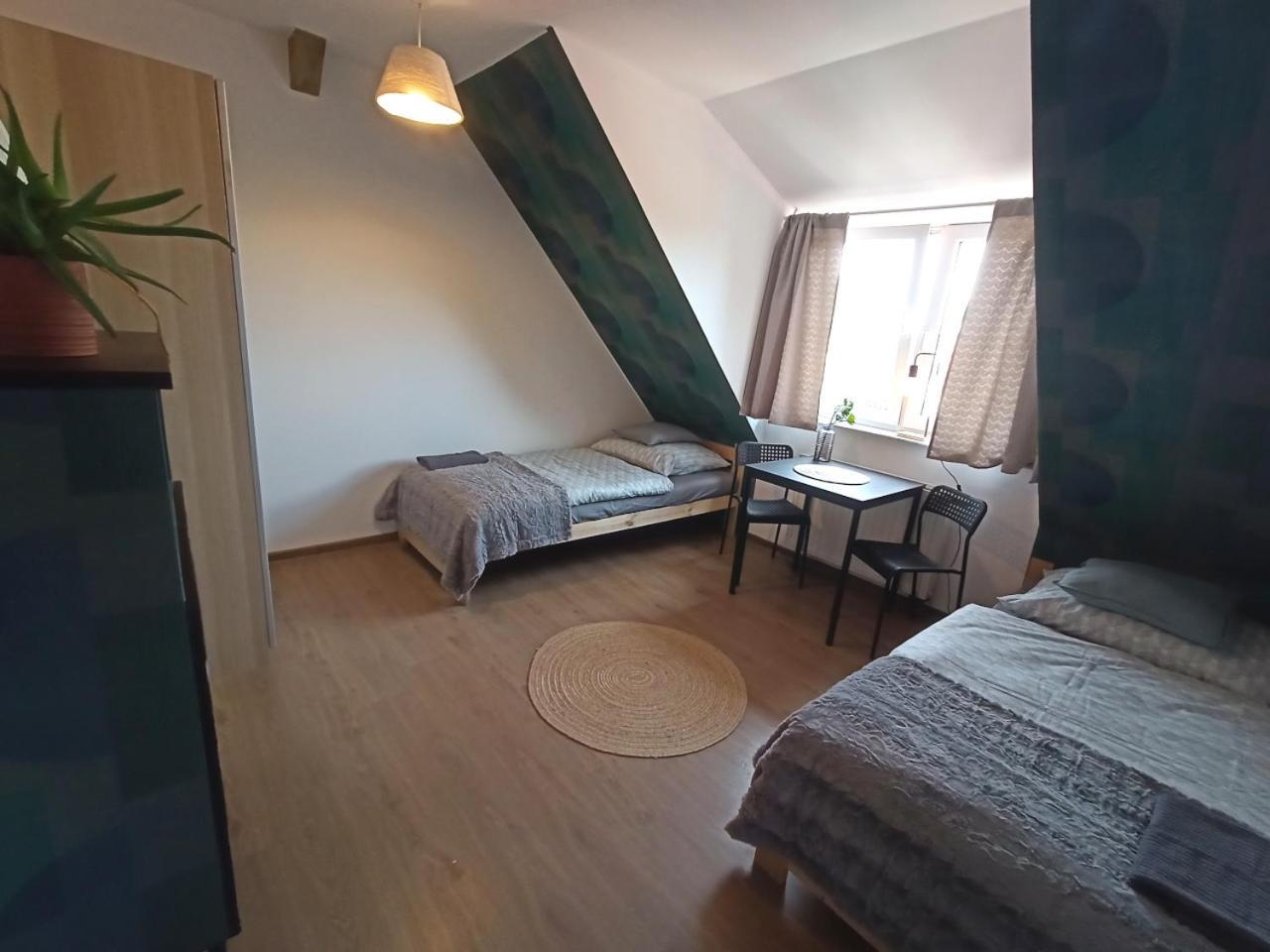 Lemuria Pokoje Hostel Chojnowska A 웨그니차 외부 사진