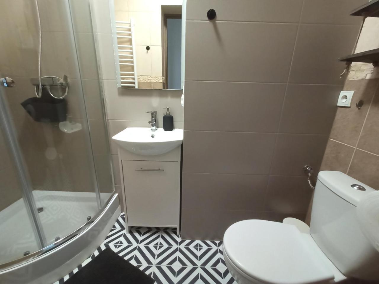 Lemuria Pokoje Hostel Chojnowska A 웨그니차 외부 사진