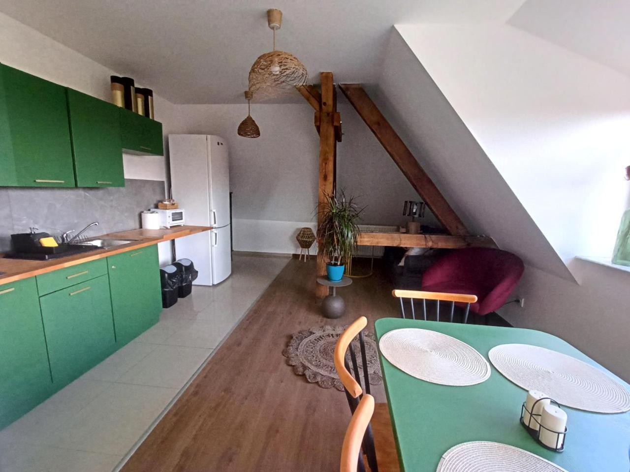 Lemuria Pokoje Hostel Chojnowska A 웨그니차 외부 사진
